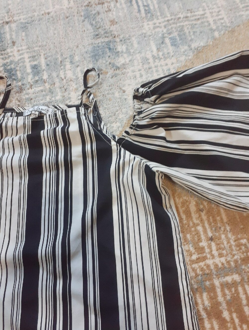 Crave Fame by Almost Famous cold shoulder top - Picture 4 of 5